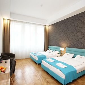 Camera familiare con letto queen size